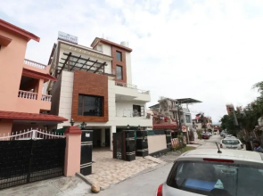 Happy Feet Guest By OYO Rooms