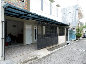 RedDoorz Hostel near Kota Lama Semarang