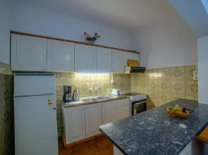 Zeus Pool Apartments