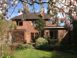 Lynwood , Woking 490349