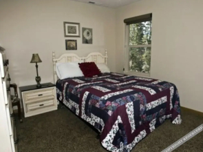 Ridge Top Lodge 7 bedrooms by RedAwning