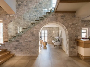 Bassa Maina Villas & Suites