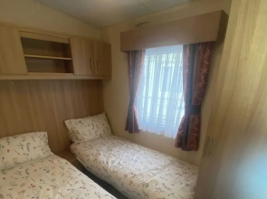 2 Bed Caravan-sleeps 6-pet Friendly