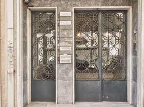 Marvelous n Bright Apartment next to Megaro Mousikis