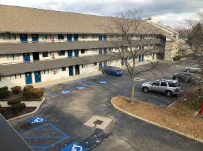 Motel 6 Columbus, OH - Quarter Horse