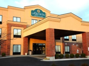 La Quinta Inn & Suites Springfield Airport Plaza