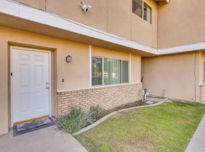 Convenient Bakersfield Townhome With Patio!