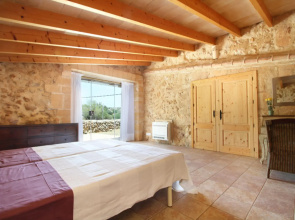 Mallorcan style house with pool and air conditioning 4 km from the sea