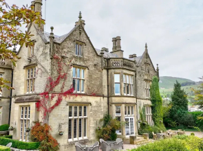 Falcon Manor Hotel