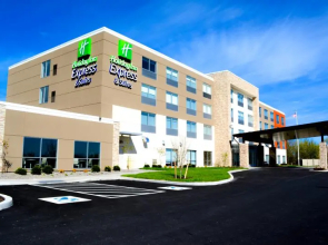 Holiday Inn Express & Suites Oswego