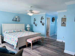 Serenity's Star 4 Bedroom Home by RedAwning
