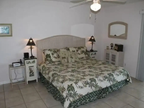 Pet Friendly, Oceanfront, 3 Bed, 2 Bath - Ocean Paradise