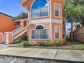 Bright Kissimmee Condo < 6 Mi to Disney World
