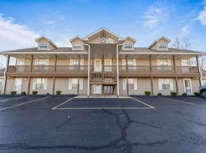 Dreamers Delight 2 Bedroom Condo by RedAwning