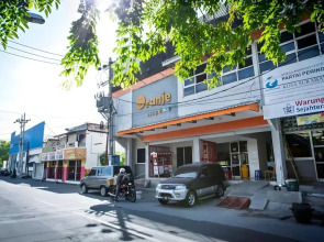 RedDoorz near Suroboyo Carnival Park