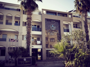 Two Seas Hotel