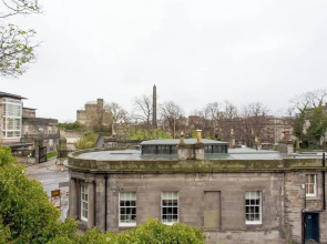 Beautiful apartment, private garden, Calton Hill