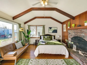 1 Mi to Downtown Salem: Studio w/ Fire Pit Access