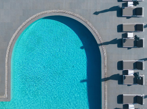 Acroterra Rosa Luxury Suites & Spa