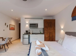 LAGUNAS CENTRAL PARK High tech studio with backyard / Pool & Gym at condo! 2 pax