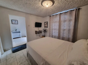 Csompo Empire one bedroom apt