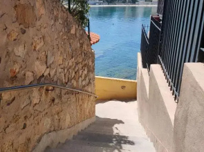 Joli studio les pieds dans l eau avec place de Parking gratuite