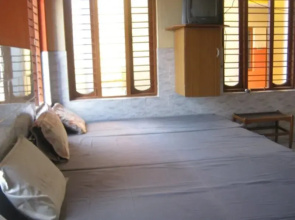 Raj Lodge