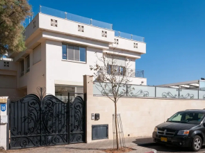 Luxurious Villa with great location