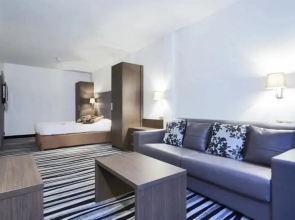 Hotel Kyriad Saint Quentin En Yvelines - Montigny