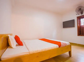 Lucky Hotel by OYO Rooms