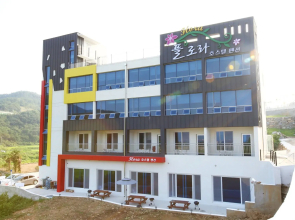 Flora Hostel Pension