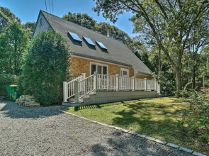 Vineyard Gem < 2 Mi to Beach & Oak Bluffs!