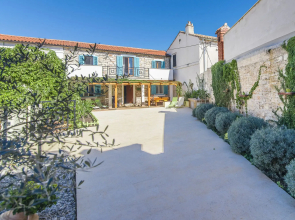 Charming stone house on a walking distance from the beach