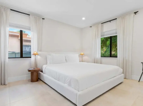 Casa Siesta Modern by Design District Hot Tub