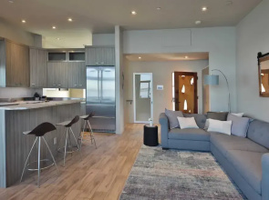 Langley Waterfront Condo by Avantstay A+ Views