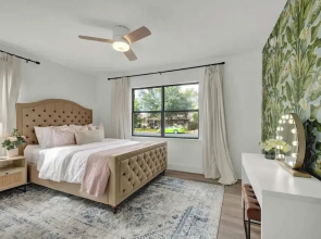 Bubbles on Bowie Walk to Main St