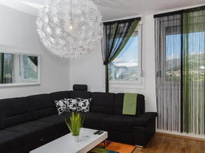 Sky Split Apartment