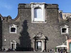 Modern Apartment at Piazza del Gesu'