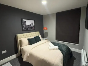 Modern 2 Bedroom City Oasis in Manchester
