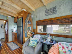 Bay St Louis Houseboat 6 Mi to Old Town & Beach!