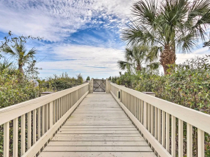 Walk to Bars & Shops: Resort Condo in Hilton Head!