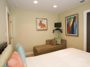 Ground Floor In Venice Near The Beach 3 Bedroom Home by RedAwning