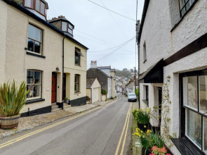Nice Holiday Home in the Beautiful, Hilly Looe, Near the Sandy Beach