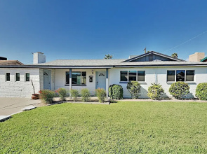 Designer Desert Escape In Old Town W/ Private Pool 4 Bedroom Home