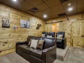 Ern824 - Best Days - Great Location! Close To Town! 2 Bedroom Cabin by RedAwning