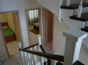 Dom U Naberezhnoy Hostel