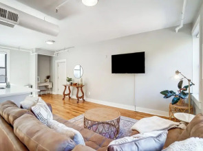 'the Republic Retreat' Walk to Washington Park!