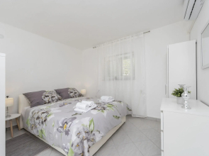 Maslenica Pool Villa With Charm