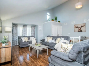 Laredo Legato 4 bd 3 ba Sparkling Pool & Spa!