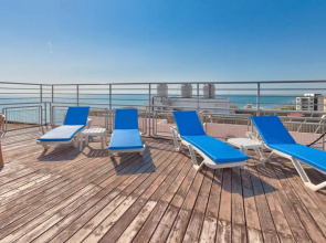 Mackenzie Beach Hotel & Apartments